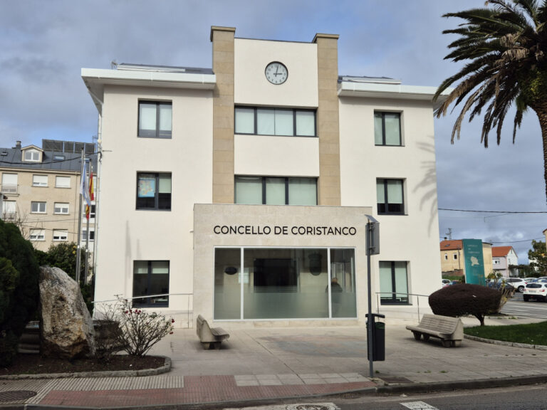 Nova fachada do concello de Coristanco